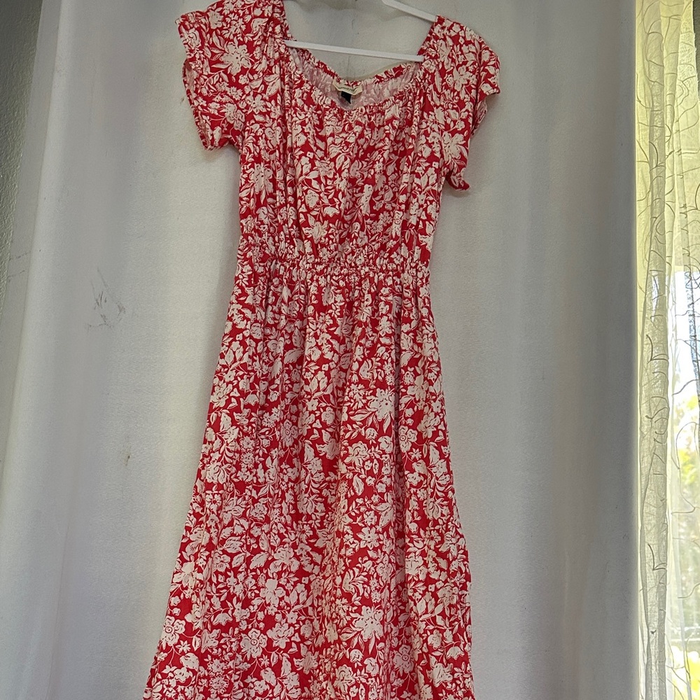 Universal Thread Red and White Floral Top